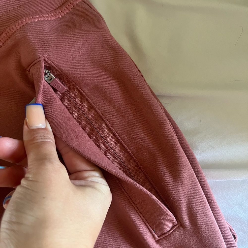 Alphalete Sweatpants - Picture 3 of 4